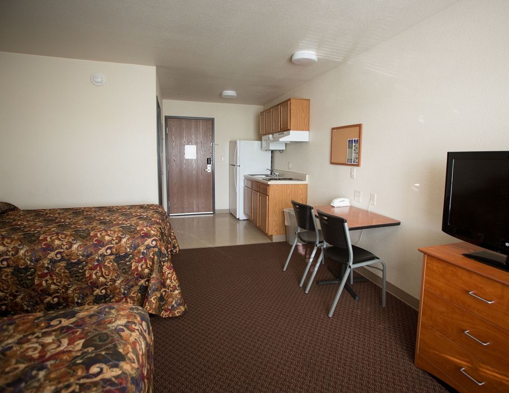 Woodspring Suites Junction City Room photo